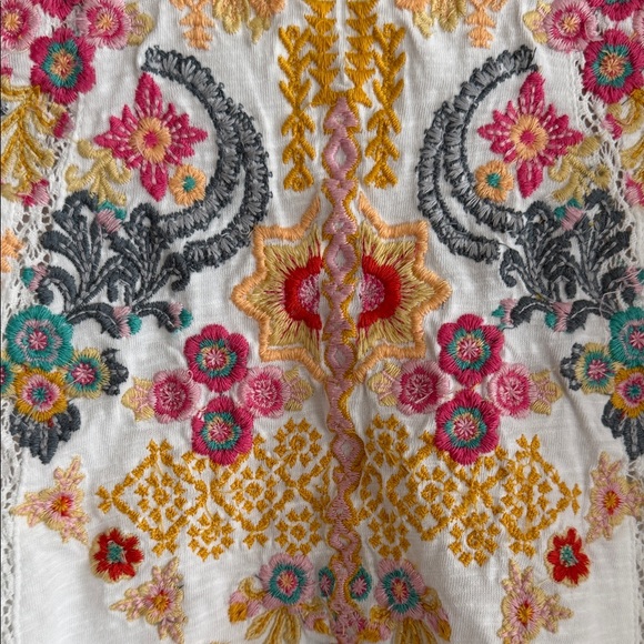 Sundance White Blouse with Vibrant Embroidery - Picture 3 of 4